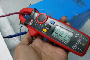 Cách đo dòng điện 1 chiều bằng ampe kìm đơn giản nhất 44 Cách đo dòng điện 1 chiều bằng ampe kìm đơn giản nhất