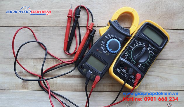 So sánh ampe kìm và đồng hồ vạn năng: Điểm giống và khác nhau? 5 so sanh ampe kim va dong ho van nang