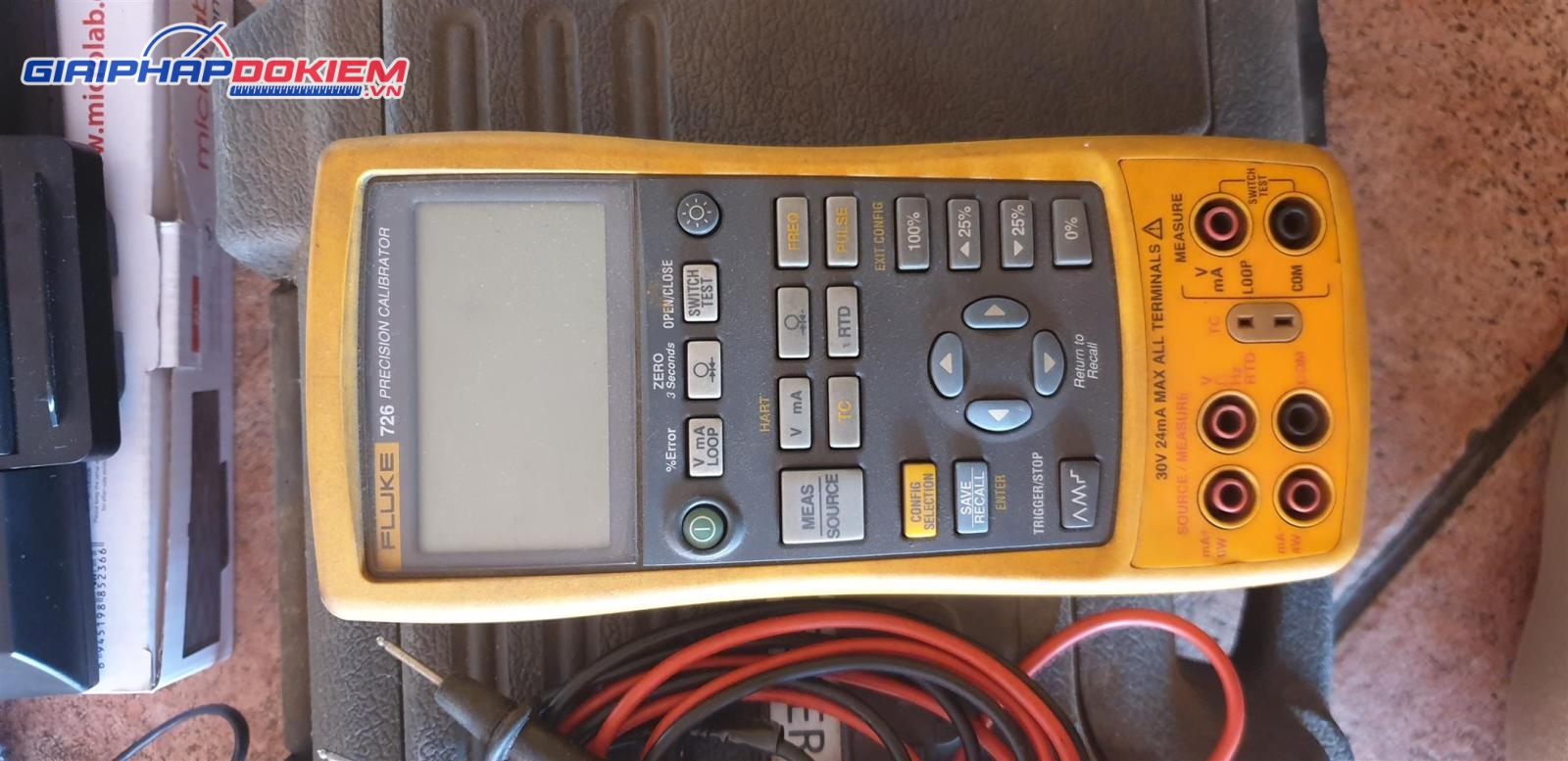 Máy hiệu chuẩn đa năng Fluke 726 59 Máy hiệu chuẩn đa năng Fluke 726