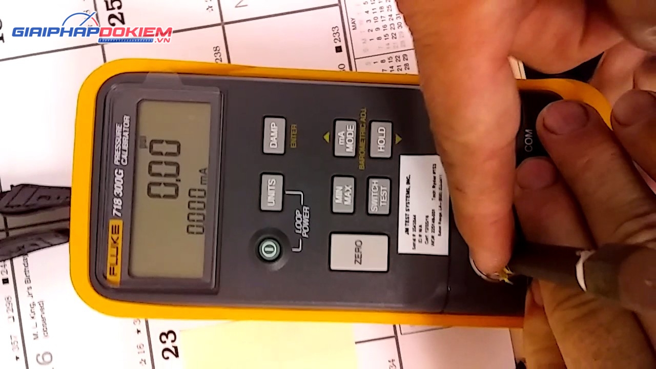 Máy hiệu chuẩn áp suất Fluke 718 300G 19 Máy hiệu chuẩn áp suất Fluke 718 300G