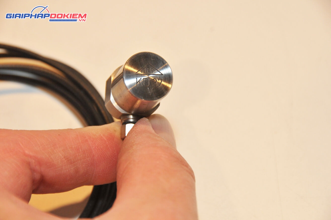 Cảm biến gia tốc MMF KD37 (60pC/g, +5000/-1000g, 15000 Hz) 12 Cảm biến gia tốc MMF KD37 (60pC/g, +5000/-1000g, 15000 Hz)