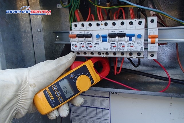 Ampe kìm AC/DC FLUKE 325 (AC/DC 400A, True RMS) 19 Ampe kìm AC/DC FLUKE 325 (AC/DC 400A, True RMS)