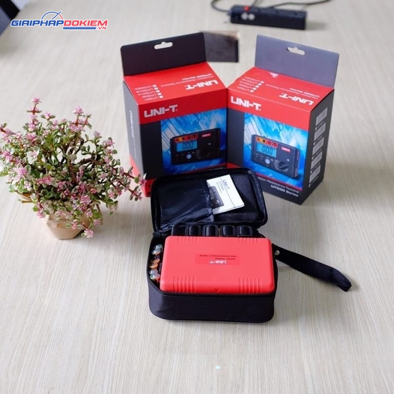 Máy đo điện trở cách điện UNI-T UT502A 10 Máy đo điện trở cách điện UNI-T UT502A