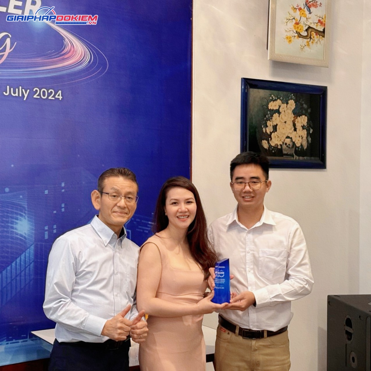 Giải Pháp Đo Kiểm (MTS) Vinh Dự Nhận Cúp Bạc Từ HIOKI: Khẳng Định Vị Thế Nhà Phân Phối Hàng Đầu 6 Đại diện công ty Giải Pháp Đo Kiểm lên nhận cúp bạc 2024