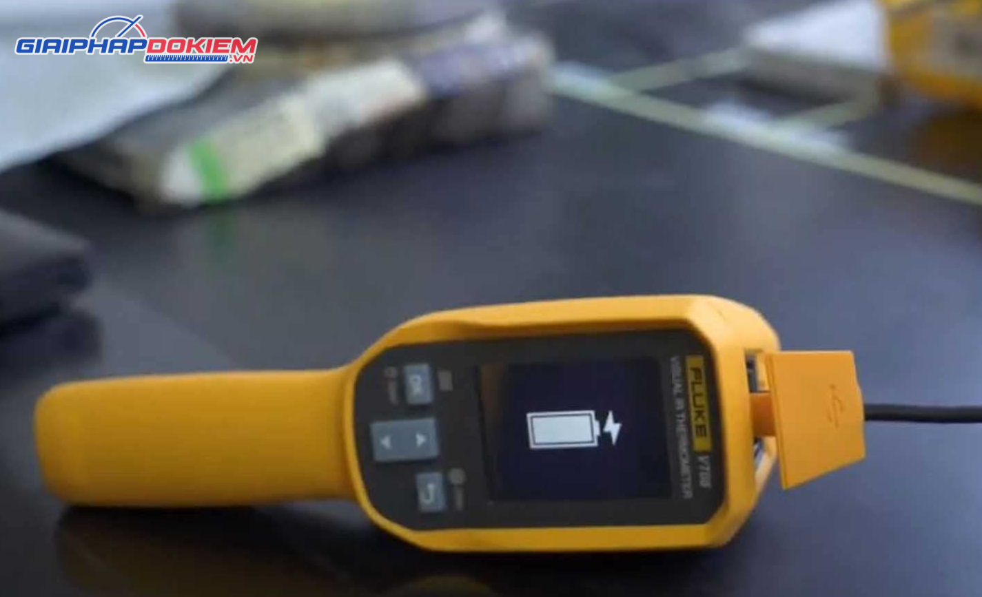 Máy đo nhiệt độ hồng ngoại Fluke VT06 13 Máy đo nhiệt độ hồng ngoại Fluke VT06