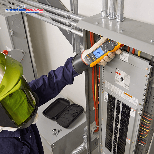 Ampe Kìm Đo Dòng AC Fluke 393 FC với iFlex 11 Ampe Kìm Đo Dòng AC Fluke 393 FC với iFlex