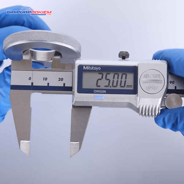 Thước cặp điện tử Mitutoyo 500-702-20 0-150mm x 0.01 14 Thước cặp điện tử Mitutoyo 500-702-20 0-150mm x 0.01