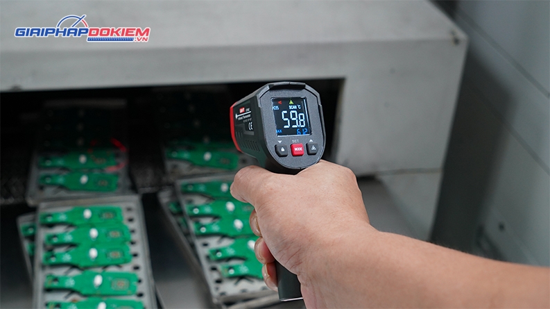 Thiết bị đo nhiệt độ hồng ngoại UNI-T UT306C 8 Thiết bị đo nhiệt độ hồng ngoại UNI-T UT306C