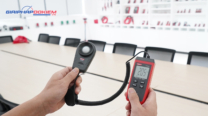 Thiết bị đo cường độ ánh sáng UNI-T UT383S 7 Thiết bị đo cường độ ánh sáng UNI-T UT383S