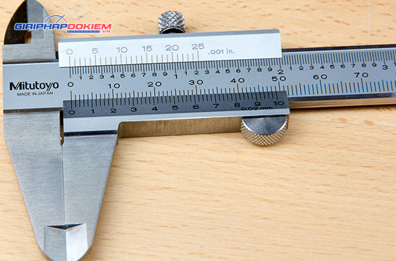 Thước cặp cơ khí Mitutoyo 530-114 0-8"(200mm)/0.05mm 9 Thước cặp cơ khí Mitutoyo 530-114 0-8"(200mm)/0.05mm