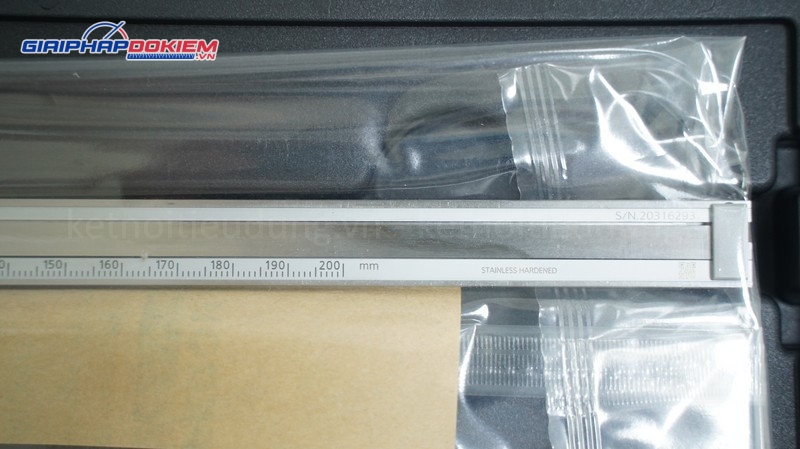 Thước cặp đồng hồ Mitutoyo 505-731 (200mm/0.02mm) 9 Thước cặp đồng hồ Mitutoyo 505-731 (200mm/0.02mm)