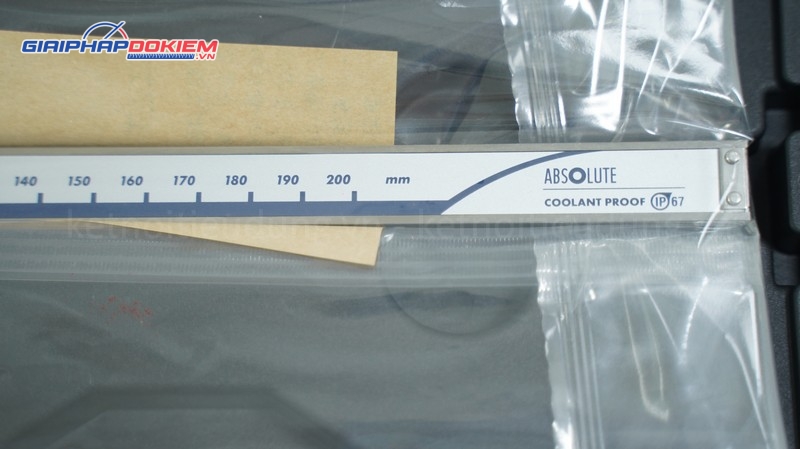 Thước cặp điện tử Mitutoyo 500-703-20 0-200mm x 0.01 12 Thước cặp điện tử Mitutoyo 500-703-20 0-200mm x 0.01