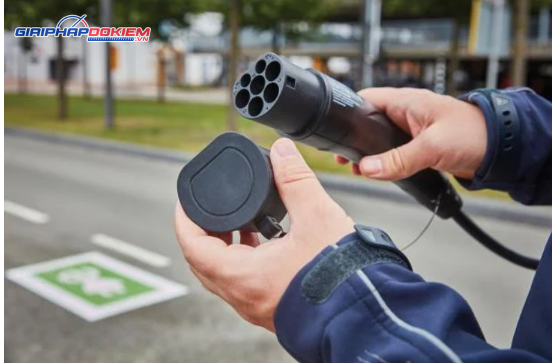 Bộ dụng cụ chuyển đổi kiểm tra trạm sạc Fluke FEV300 EV 11 Bộ dụng cụ chuyển đổi kiểm tra trạm sạc Fluke FEV300 EV