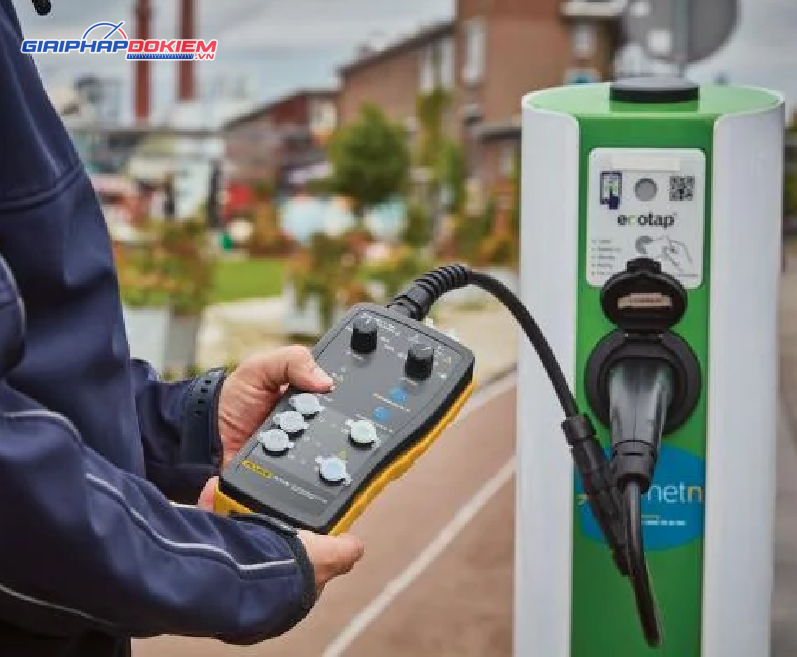 Bộ dụng cụ chuyển đổi kiểm tra trạm sạc Fluke FEV300 EV 10 Bộ dụng cụ chuyển đổi kiểm tra trạm sạc Fluke FEV300 EV