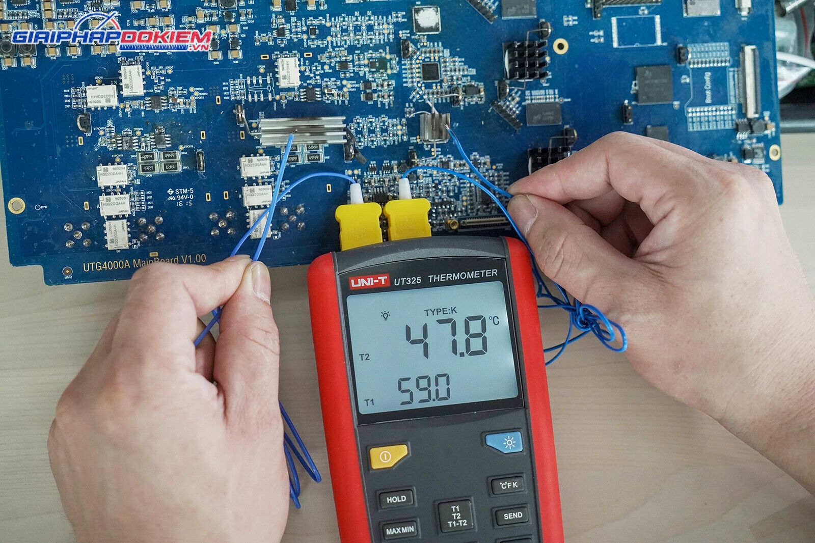 Thiết bị đo nhiệt độ tiếp xúc 2 kênh UNI-T UT325 11 Thiết bị đo nhiệt độ tiếp xúc 2 kênh UNI-T UT325