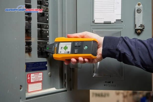 Thiết bị dò cáp âm tường nâng cao FLUKE-2052 4 Thiết bị dò cáp âm tường nâng cao FLUKE-2052