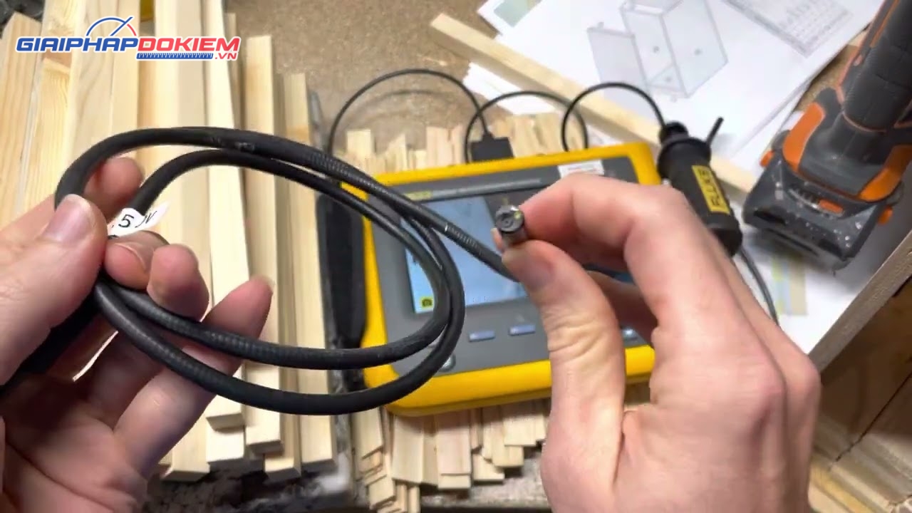 Máy nội soi công nghiệp FLUKE FLK-DS703 FC (Đầu dò 1.2m, Đầu dò 8.5mm) 4 Máy nội soi công nghiệp FLUKE FLK-DS703 FC (Đầu dò 1.2m, Đầu dò 8.5mm)