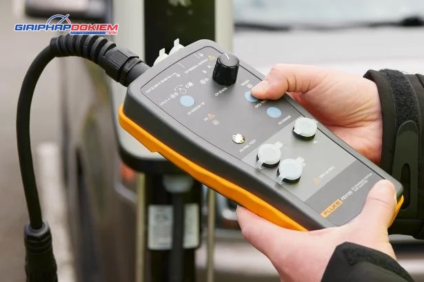 Thiết bị lắp đặt kiểm tra đa chức năng FLUKE FLK-FEV100/TY1 9 Thiết bị lắp đặt kiểm tra đa chức năng FLUKE FLK-FEV100/TY1