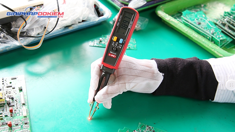 Máy đo RC linh kiện dán SMD UNI-T UT116C 18 Máy đo RC linh kiện dán SMD UNI-T UT116C