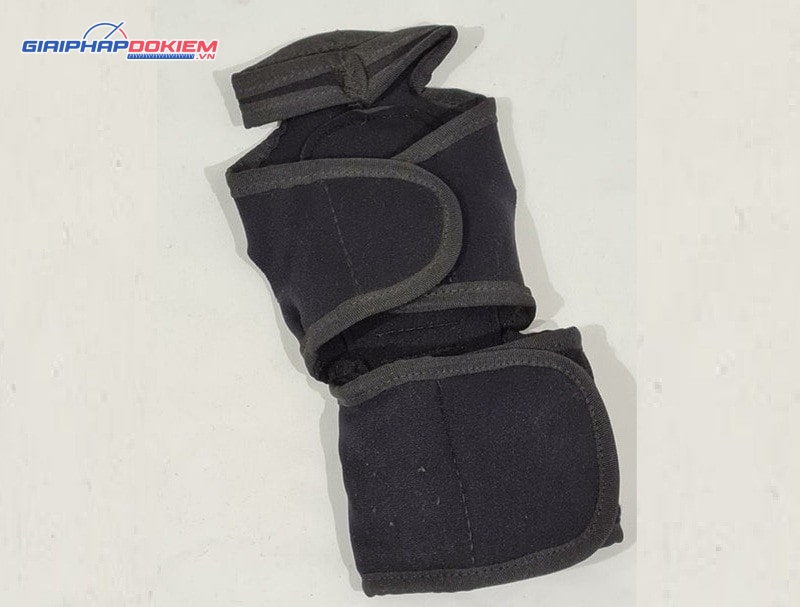 Máy dò kim loại cầm tay Adams MIT - Chuẩn chống thấm IP64 7 Adams MIT là tay dò dạng deo tay nhỏ gọn, chắc chắn